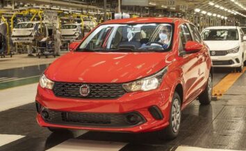 Fiat e Jeep retomam produção no Brasil